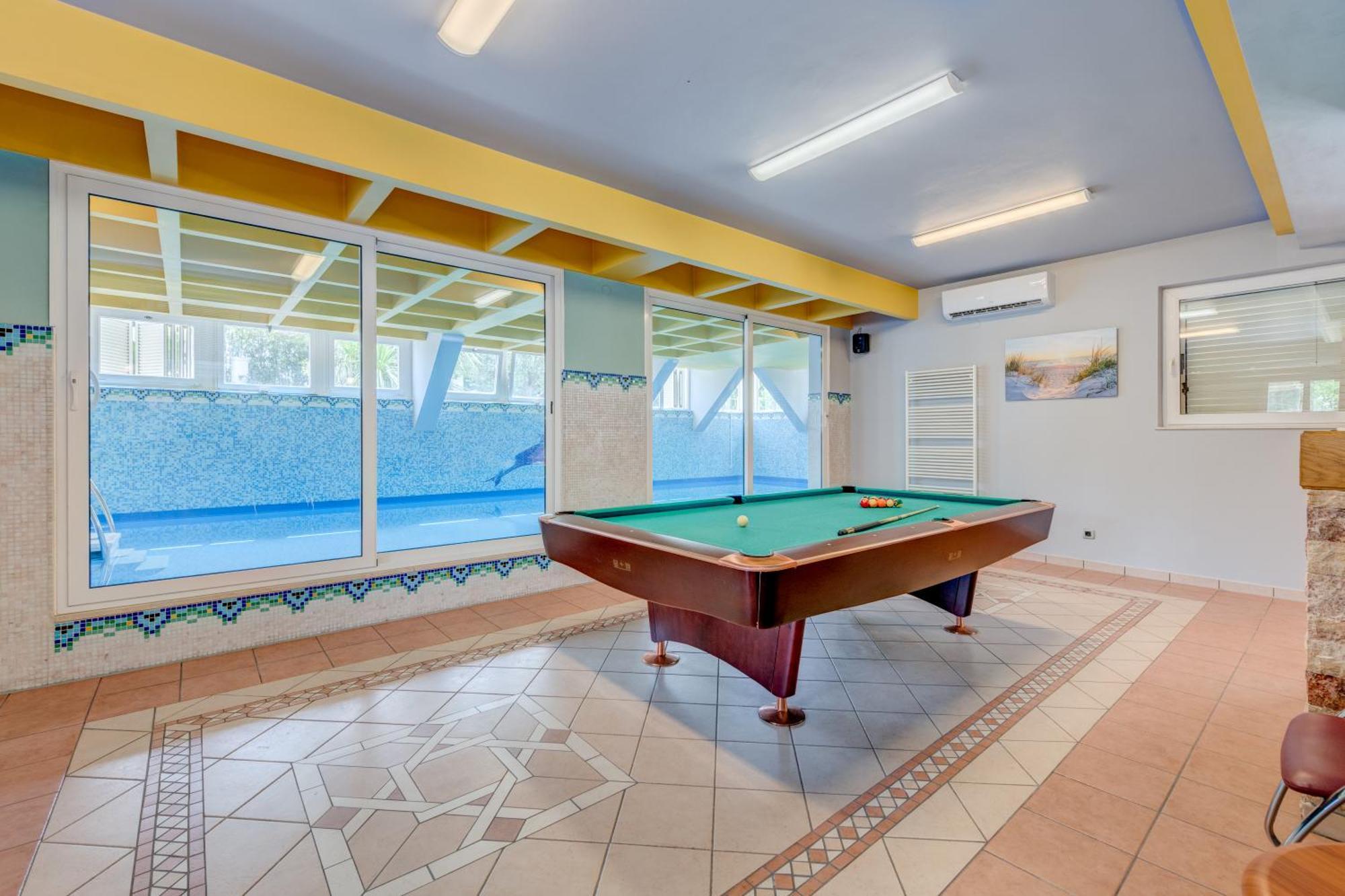 Blue Dolphin Apartment - Private Indoor Pool, Jacuzzi, Garden Spalato Esterno foto