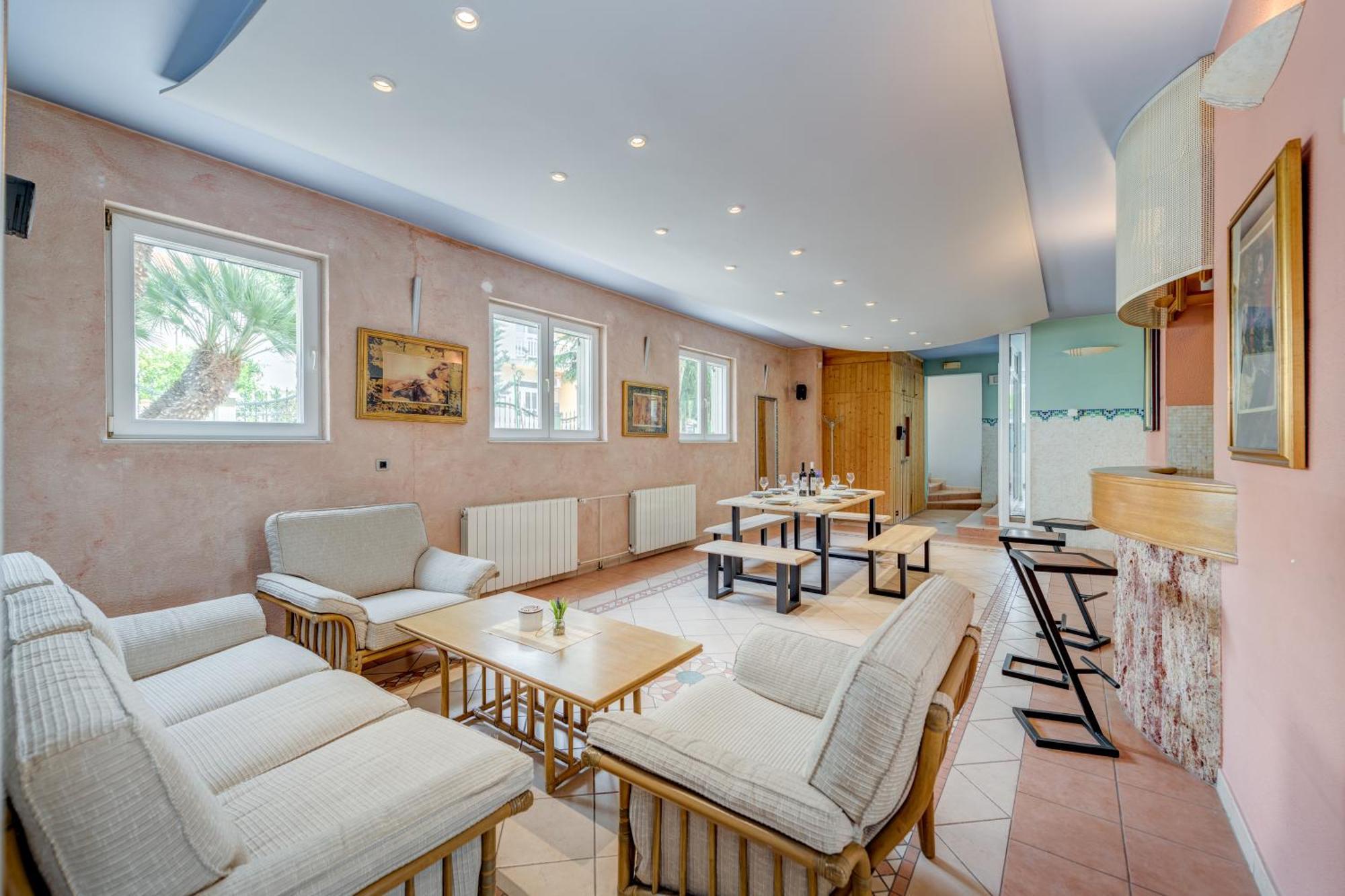 Blue Dolphin Apartment - Private Indoor Pool, Jacuzzi, Garden Spalato Esterno foto