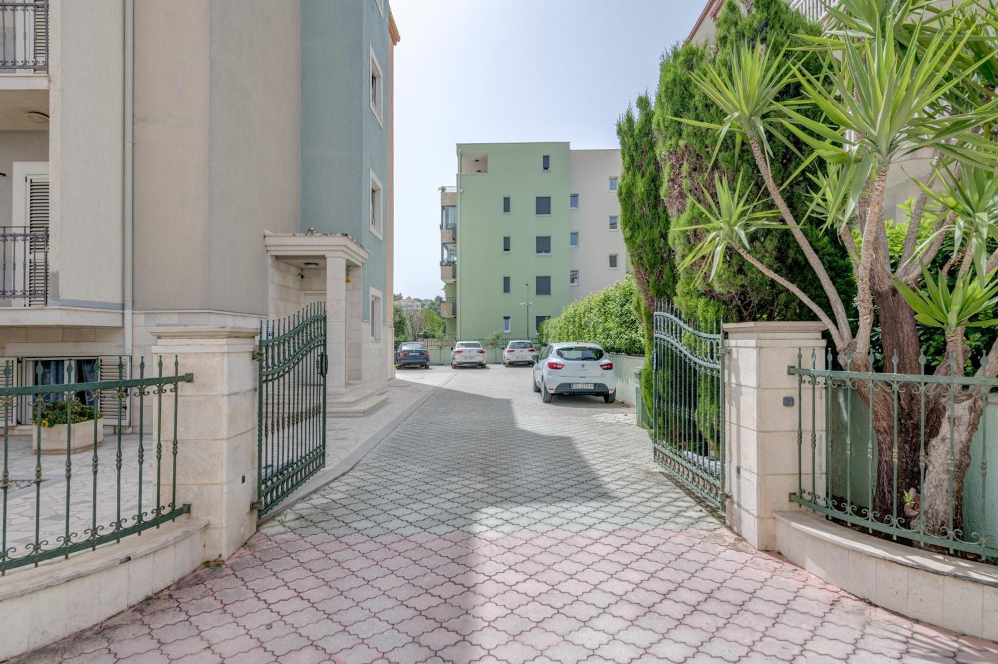 Blue Dolphin Apartment - Private Indoor Pool, Jacuzzi, Garden Spalato Esterno foto