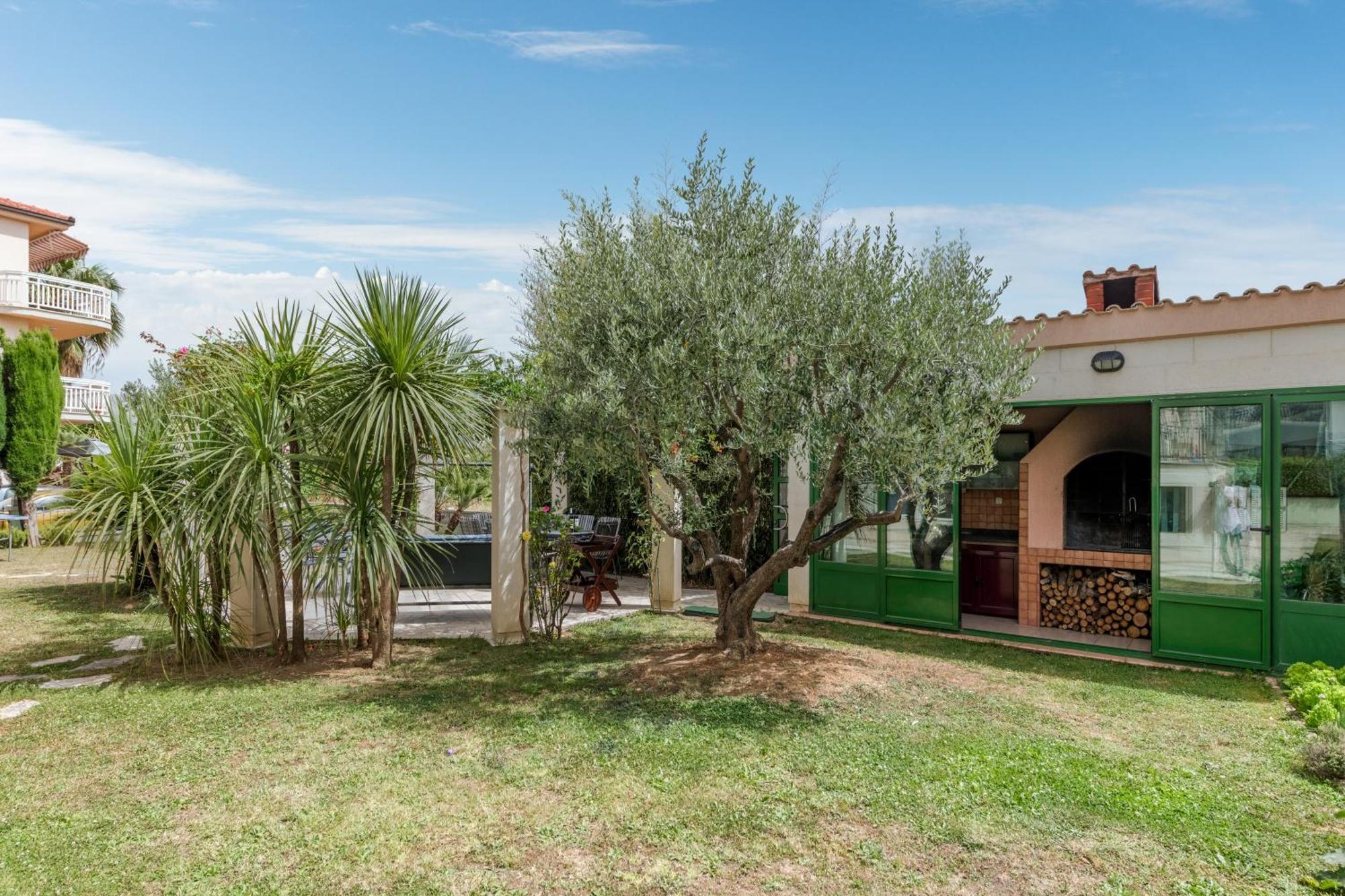 Blue Dolphin Apartment - Private Indoor Pool, Jacuzzi, Garden Spalato Esterno foto