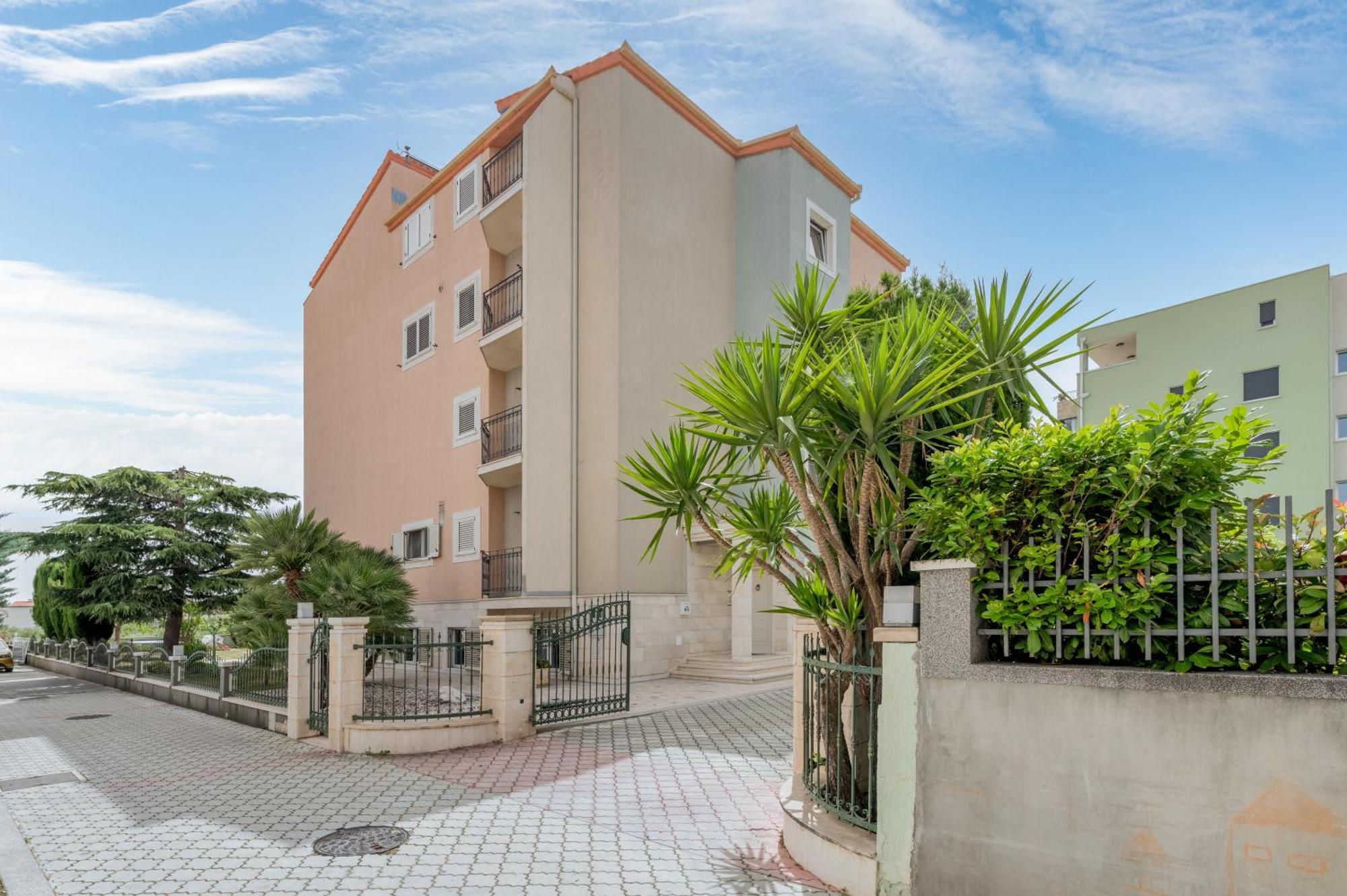 Blue Dolphin Apartment - Private Indoor Pool, Jacuzzi, Garden Spalato Esterno foto